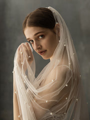 Faux Pearl Decor Bridal Veil