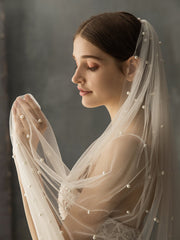 Faux Pearl Decor Bridal Veil