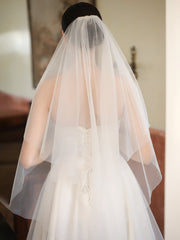 1pc Women Solid Layered Romantic Style Bridal Veil With Hair Comb