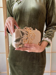 Women's Vintage Peony Embroidery Clutch Bag