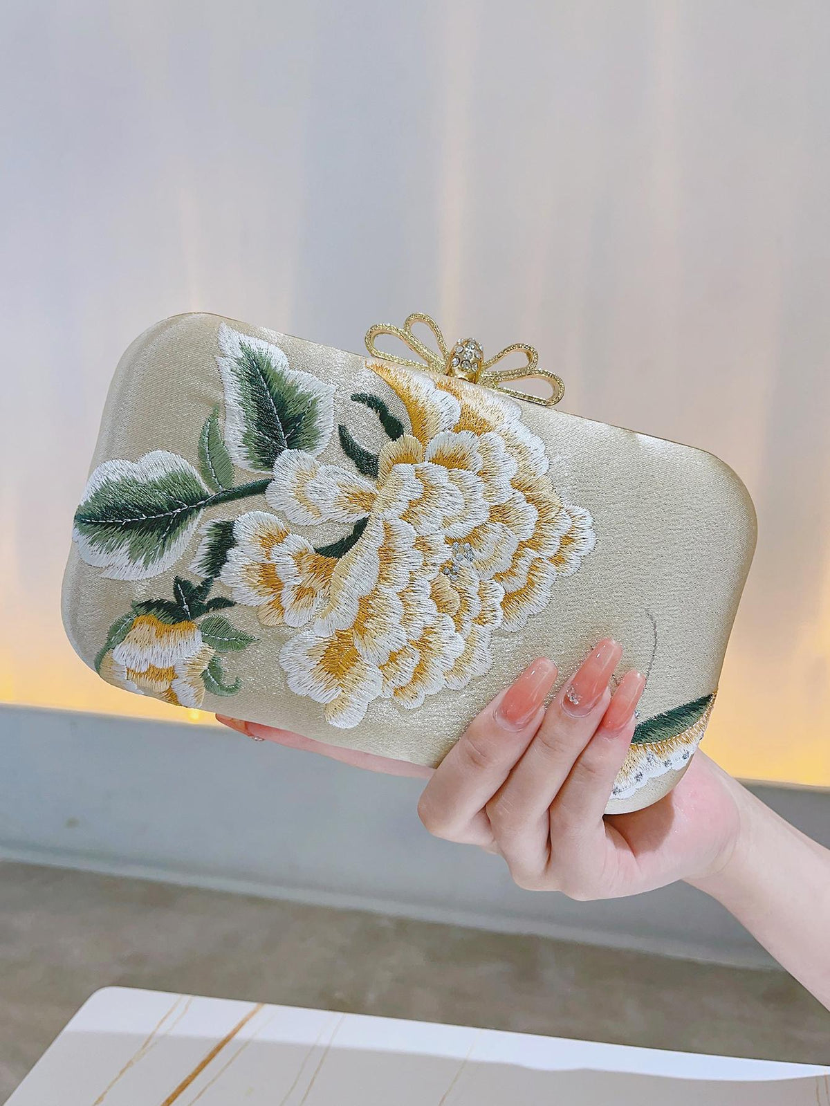 Women's Vintage Peony Embroidery Clutch Bag