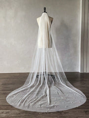 Faux Pearl Decor Bridal Veil