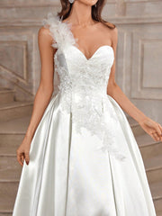 White Luxury Lace Embroidered 3D Flower Neck Design With Bright Satin Lace Flower Wedding Dresses